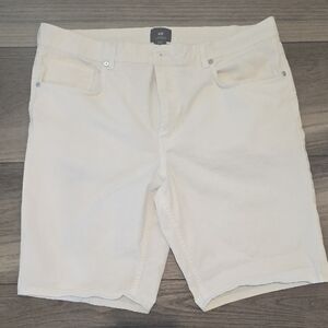 H&M Men's White Flat-Front Shorts